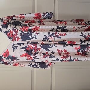 Torrid NWT v-neck textured floral tshirt 5X